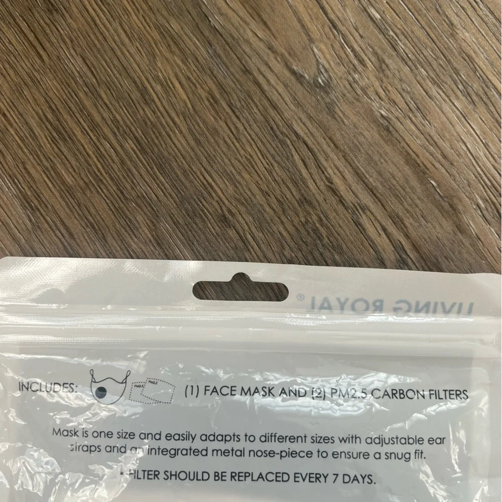 NWT Living Royal face mask w/ carbon filters